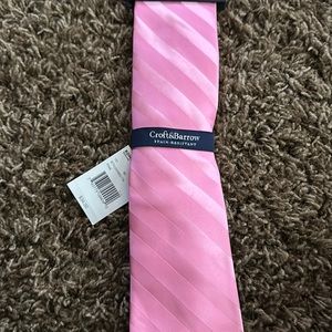 Beautiful brand new with tags stain resistant material. Croft & barrow